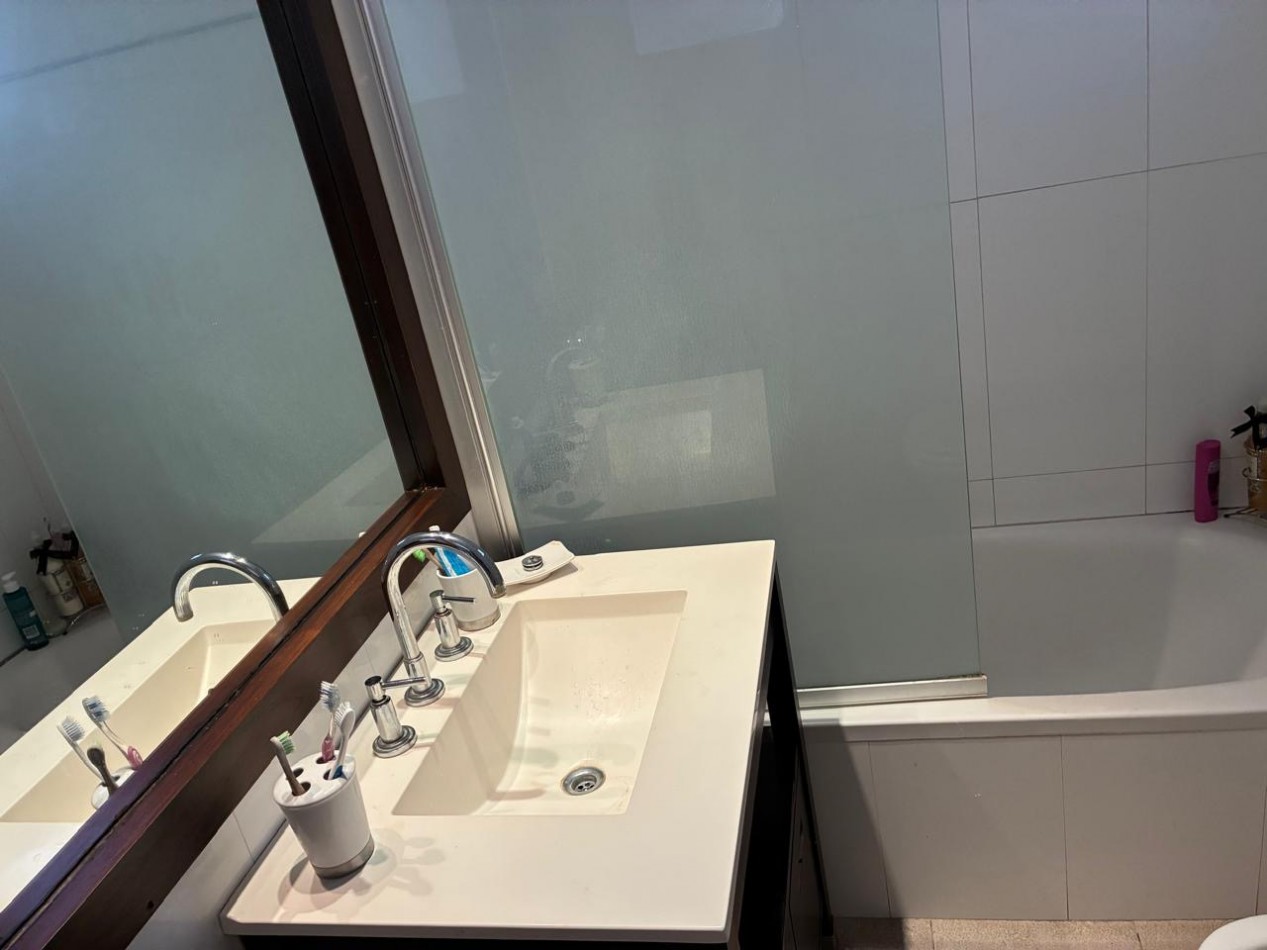 TRES AMBIENTES. VISTA AL MAR.COCHERA. VARESE