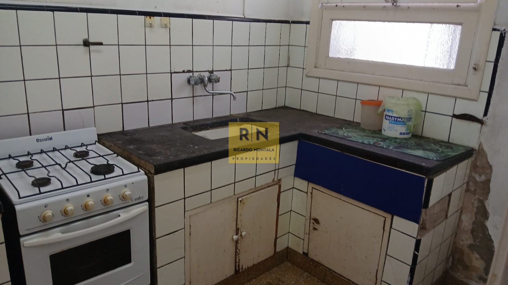 PH POR PASILLO. TRES AMBIENTES CON COCHERA