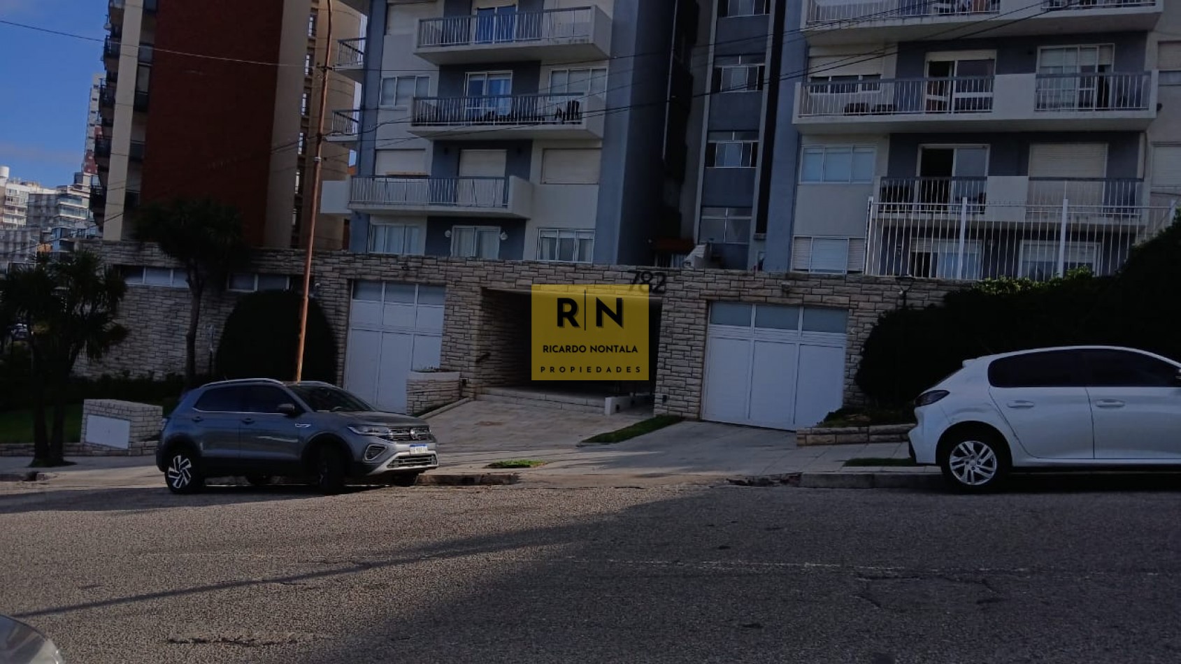 VARESE.TRES AMBIENTES. VISTA AL MAR. COCHERA.